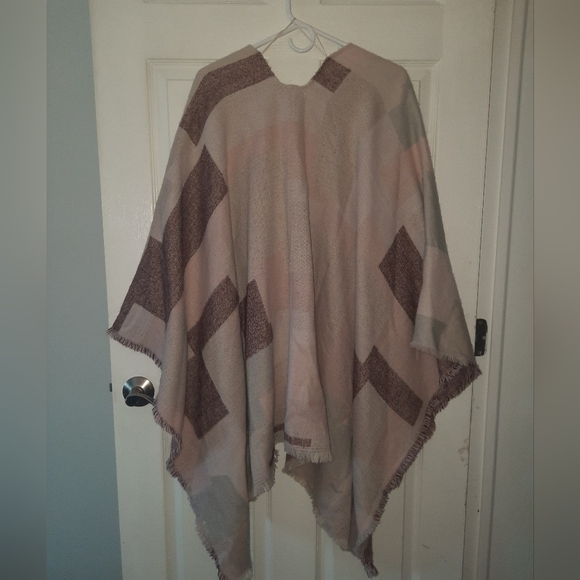 Woven Heart Fringe Wrap Shawl - Picture 2 of 5